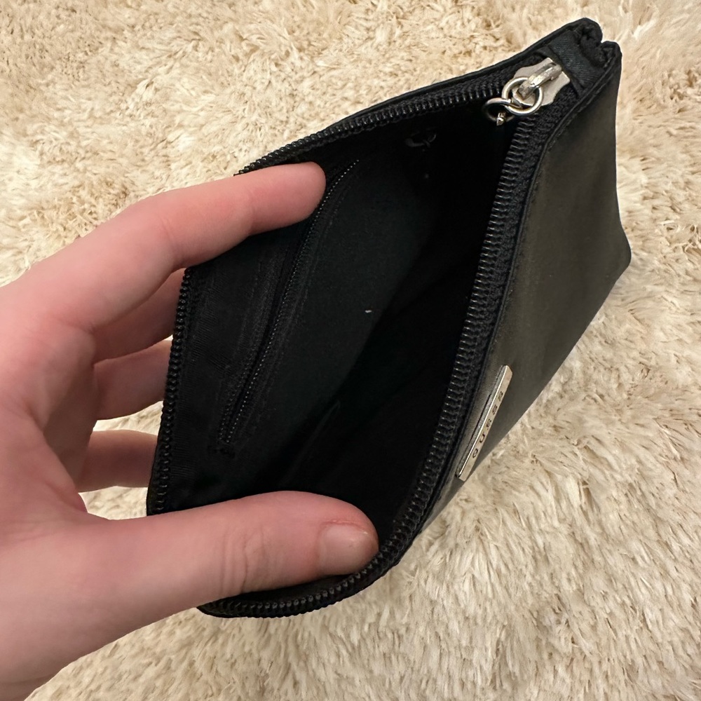 GUESS pouch - Picture 2 of 2